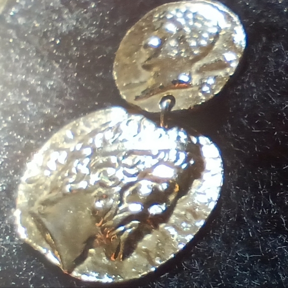 🏛️ Vintage Goldtoned Greco-Roman Head Pierced Dangle Earrings - Picture 12 of 14